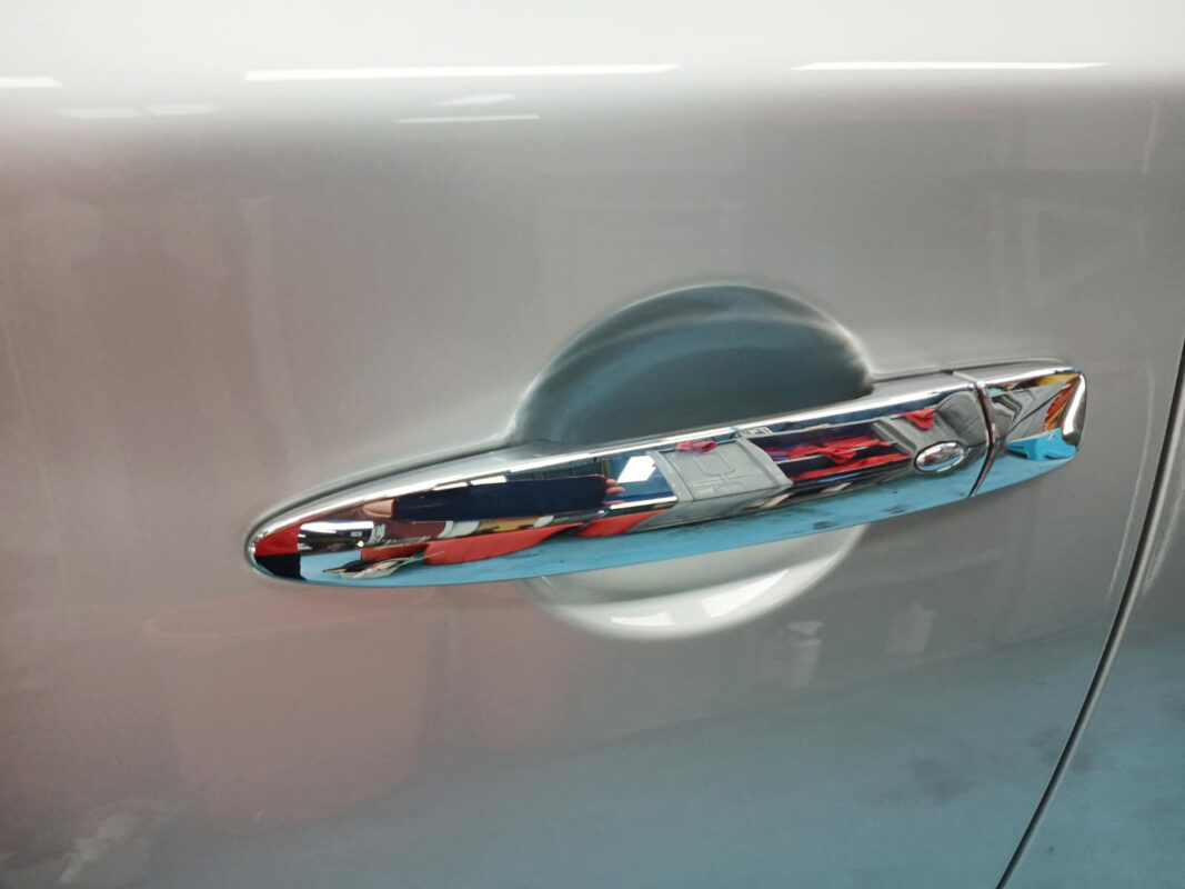 Side panel of the Sylphy with the ceramic finish locked in.