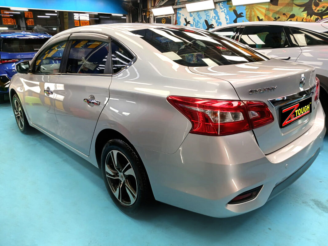 The Nissan Sylphy parked in the workshop after coating.