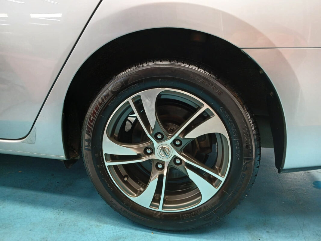 Front of the Nissan Sylphy after the ceramic treatment.