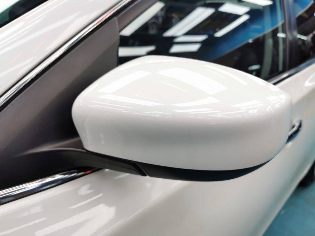 Side panel of the Nissan Sylphy with the ceramic finish locked in.