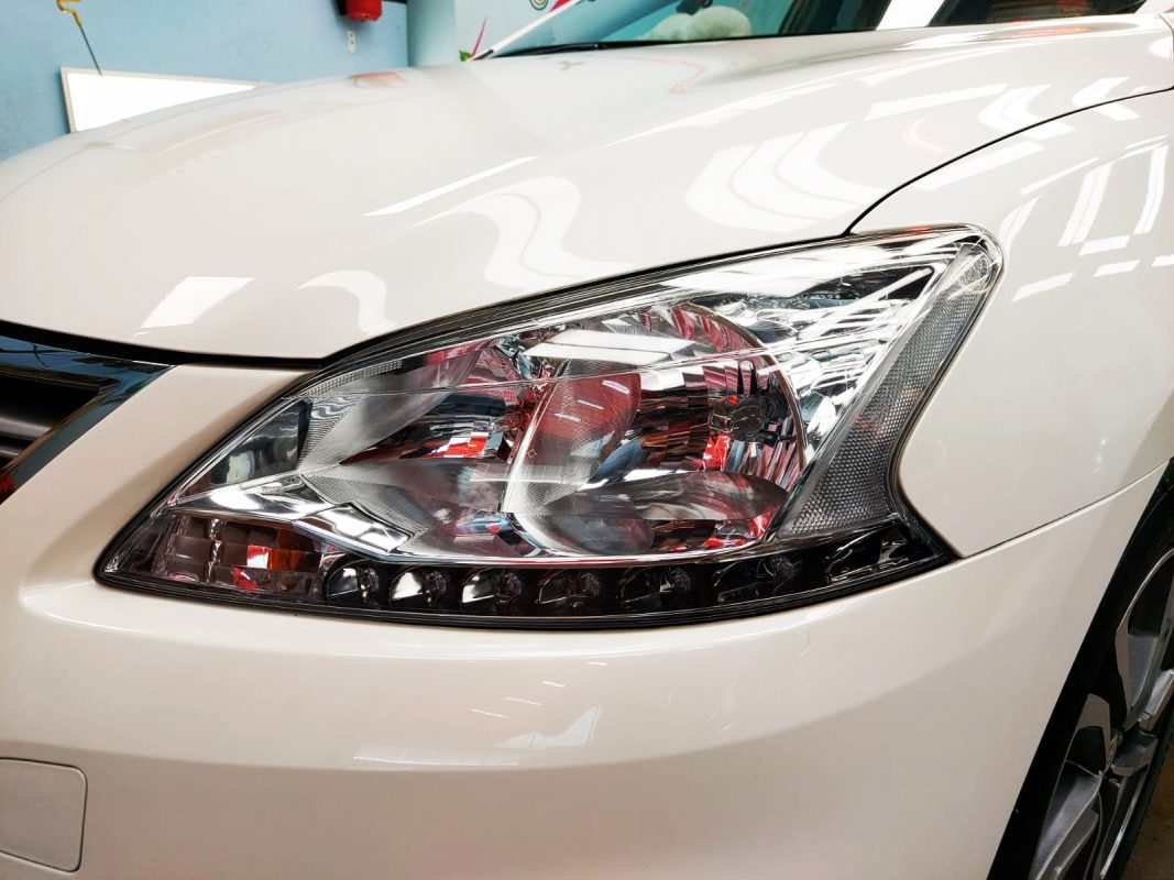 The Sylphy's coated paintwork showing clean reflections.