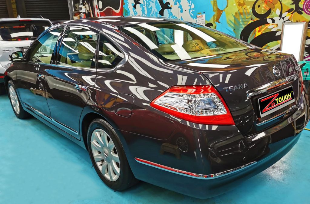 Front three-quarter view of the coated Nissan Teana.