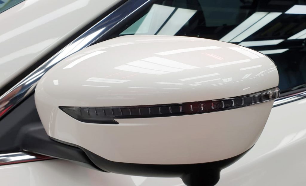 Side panel of the X-Trail with the titanium finish locked in.