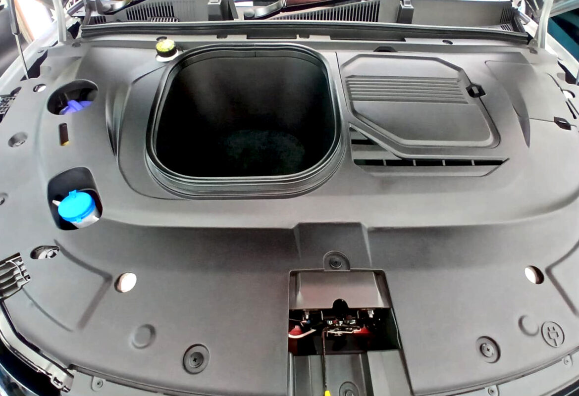 Reflections across the coated panels of the OMODA E5.