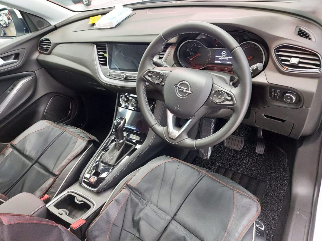 Front three-quarter view of the coated Opel Grandland X.