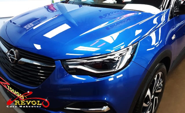 The Opel Grandland X from a side angle after the titanium coating.