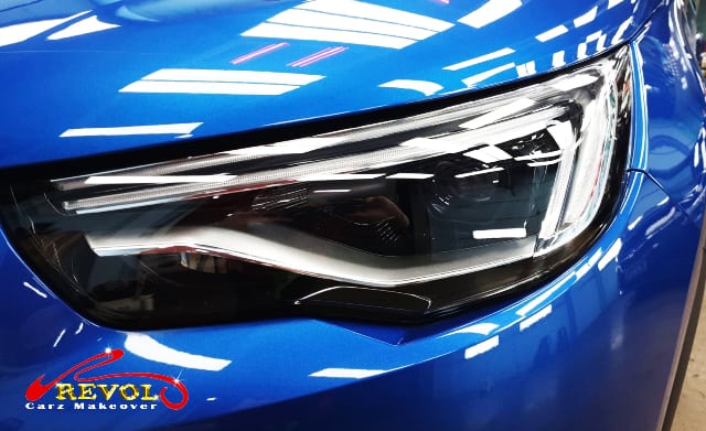 The Grandland X's coated paintwork showing clean reflections.