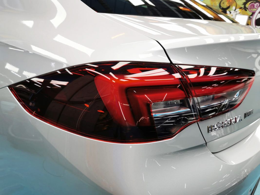 Wheel and arch detail of the sealed Opel Insignia Grandsport.