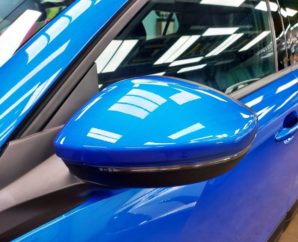 Side panel of the Peugeot 2008 with the ceramic finish locked in.
