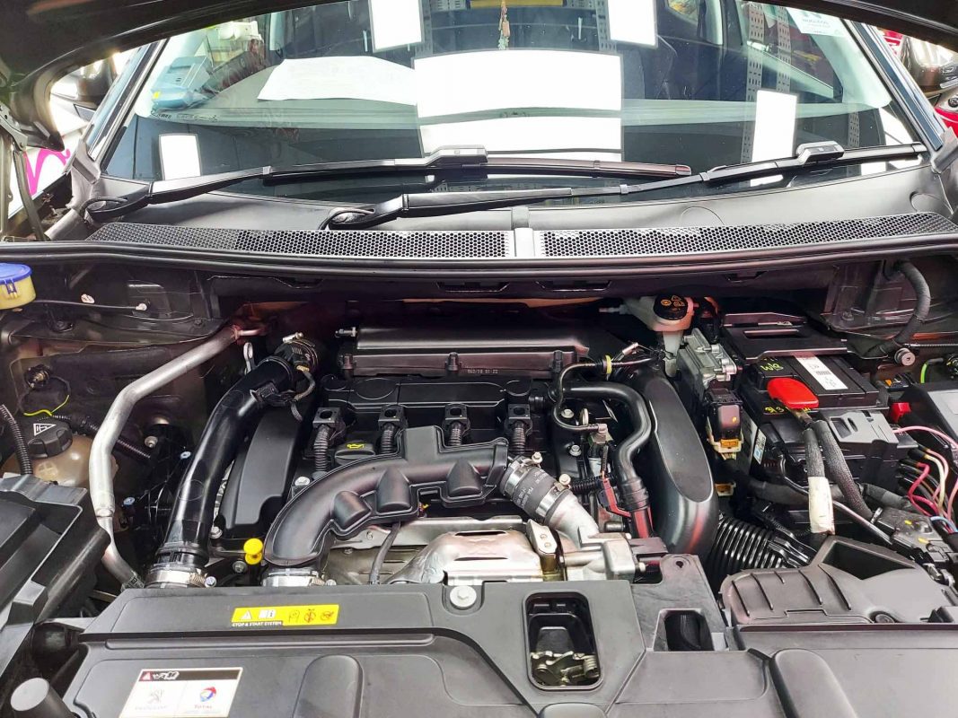 Detail of the Peugeot 3008's bodywork sealed with ZeTough Ceramic.