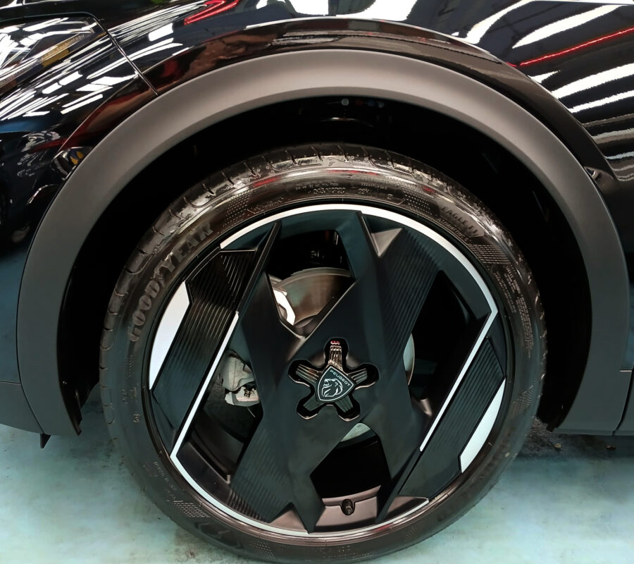 Front of the Peugeot 408 after the titanium treatment.