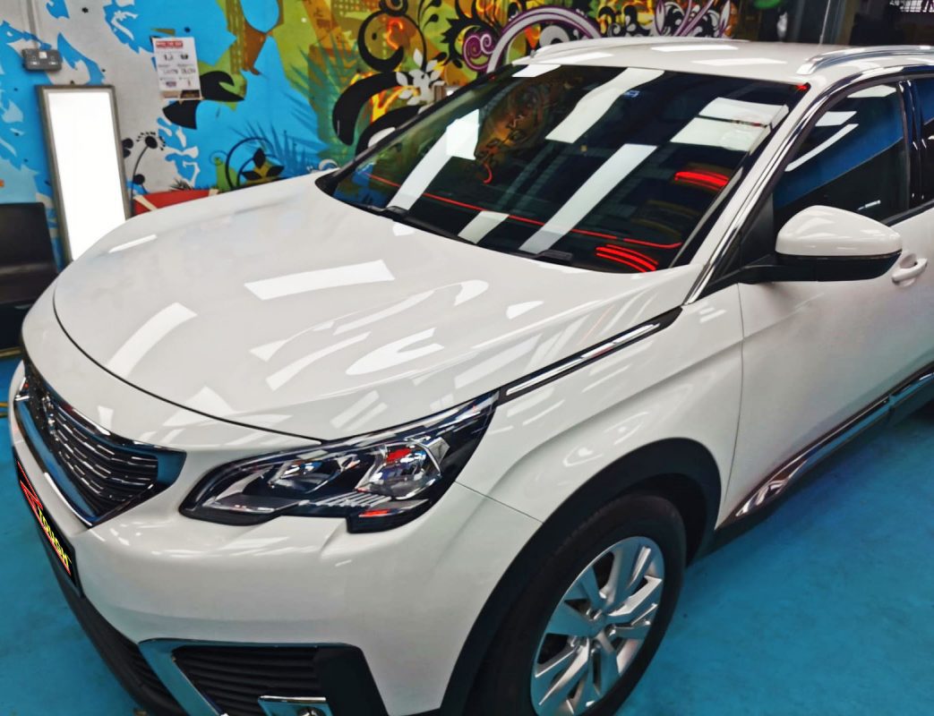 The Peugeot 5008 from a side angle after the ceramic coating.