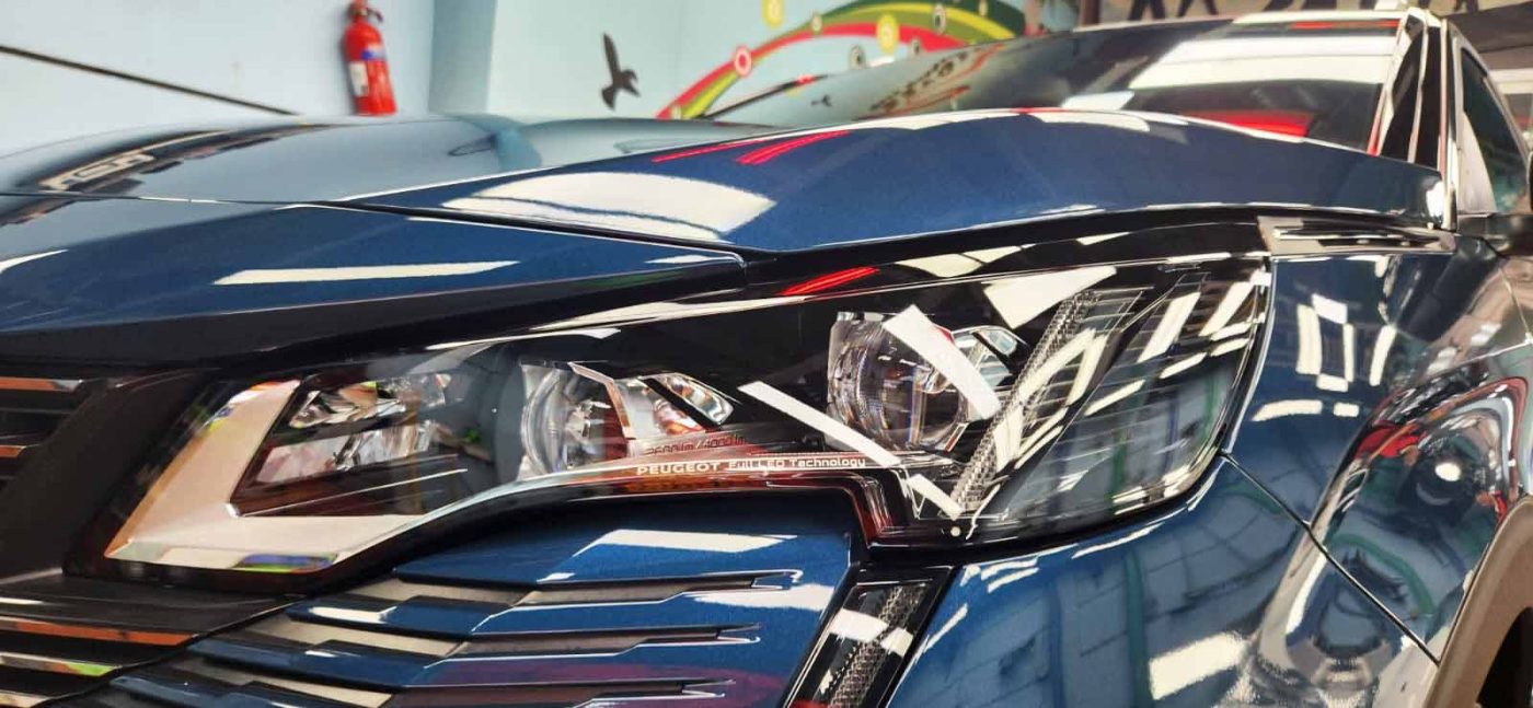 The 5008's coated paintwork showing clean reflections.