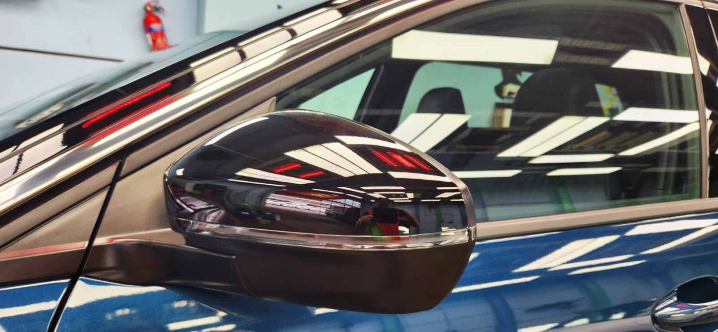 Side panel of the Peugeot 5008 with the titanium finish locked in.