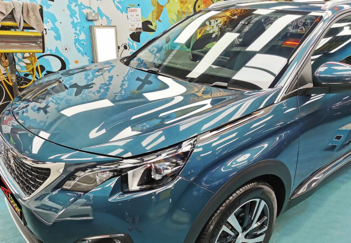 The Peugeot 5008 from a side angle after the titanium coating.