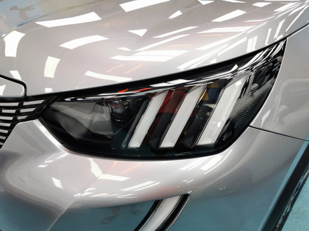 The e-2008 GT's coated paintwork showing clean reflections.