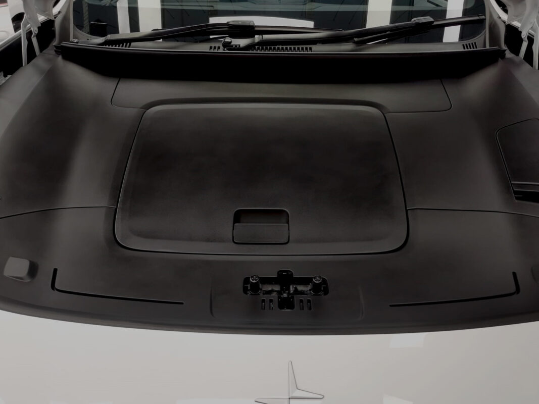 Detail of the Polestar 4's bodywork sealed with ZeTough Ceramic.
