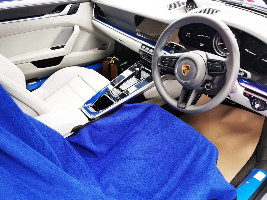 Detail of the Porsche 911's bodywork sealed with ZeTough Ceramic.