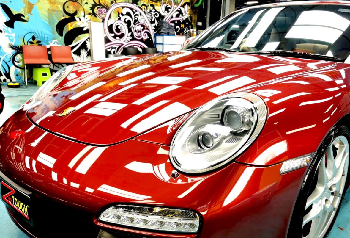 Side view of the Porsche 911 Carrera S after the ceramic coating.