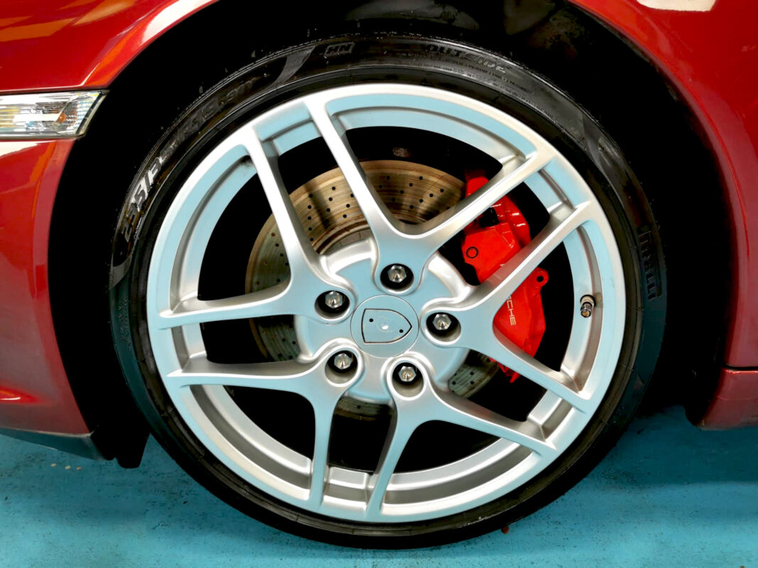 Front of the Porsche 911 Carrera S after the ceramic treatment.