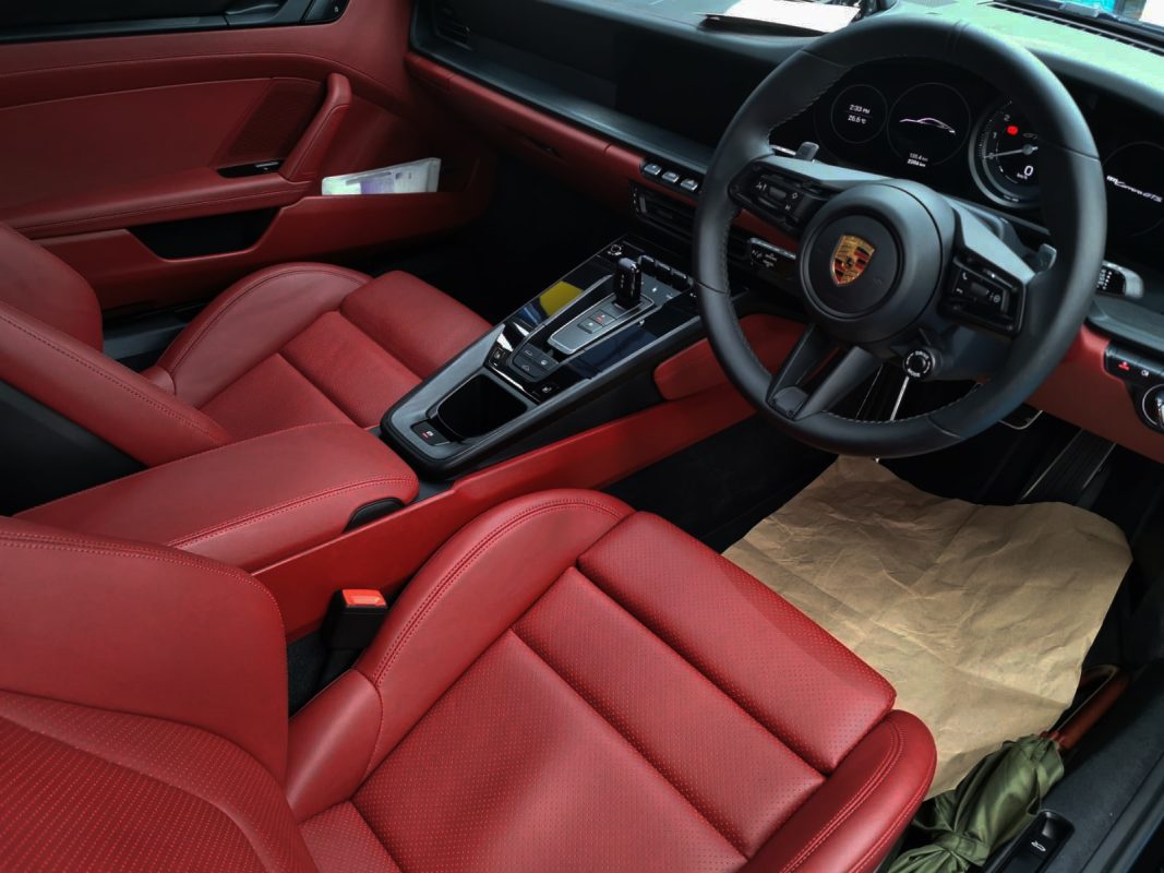 Detail of the 911 Carrera's bodywork sealed with ZeTough Ceramic.