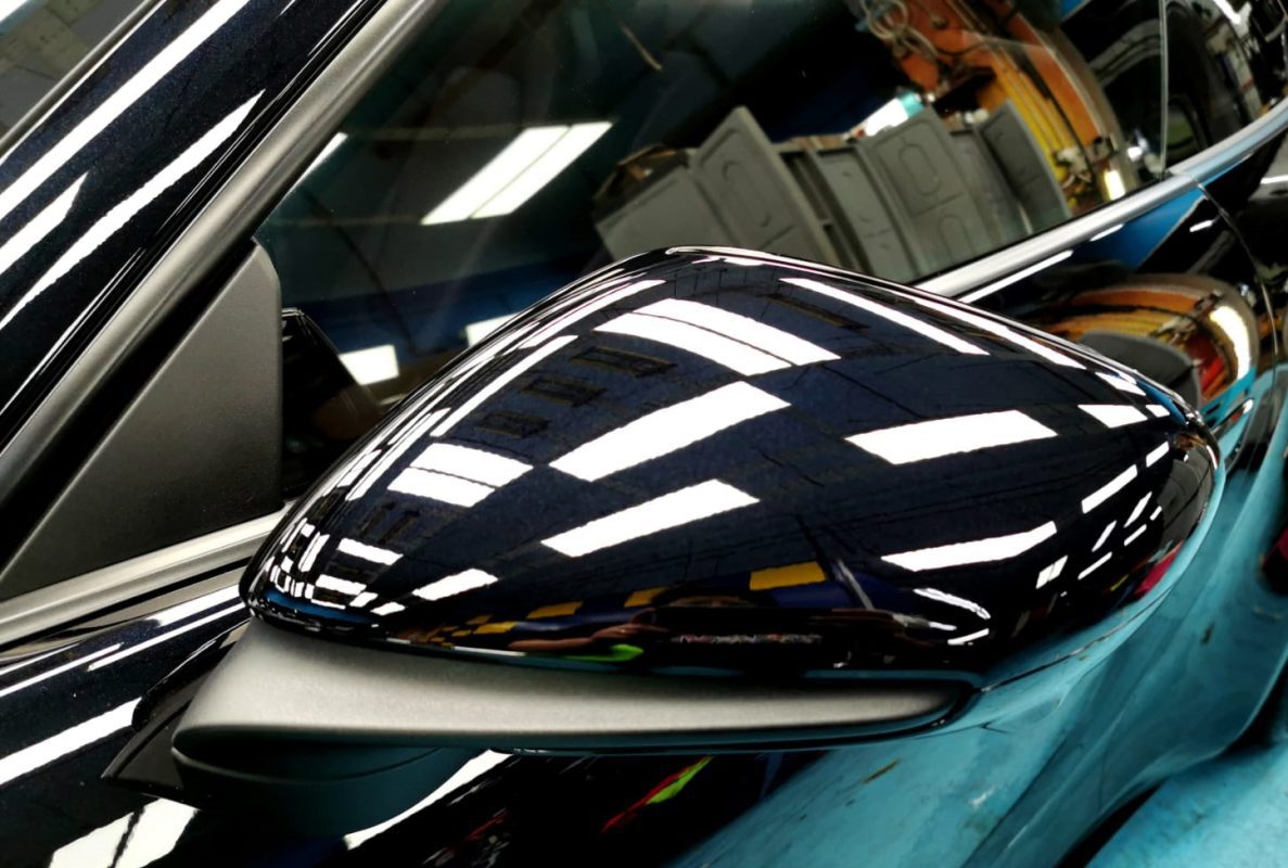Side panel of the 911 Carrera with the ceramic finish locked in.