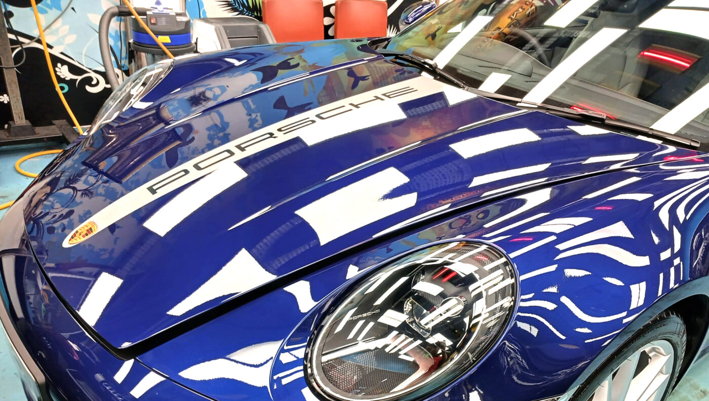Side view of the Porsche 911 Carrera after the ceramic coating.