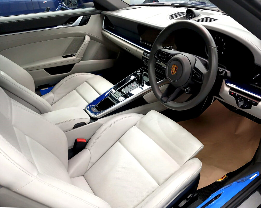 Detail of the body of the 911 Carrera with the ceramic finish.