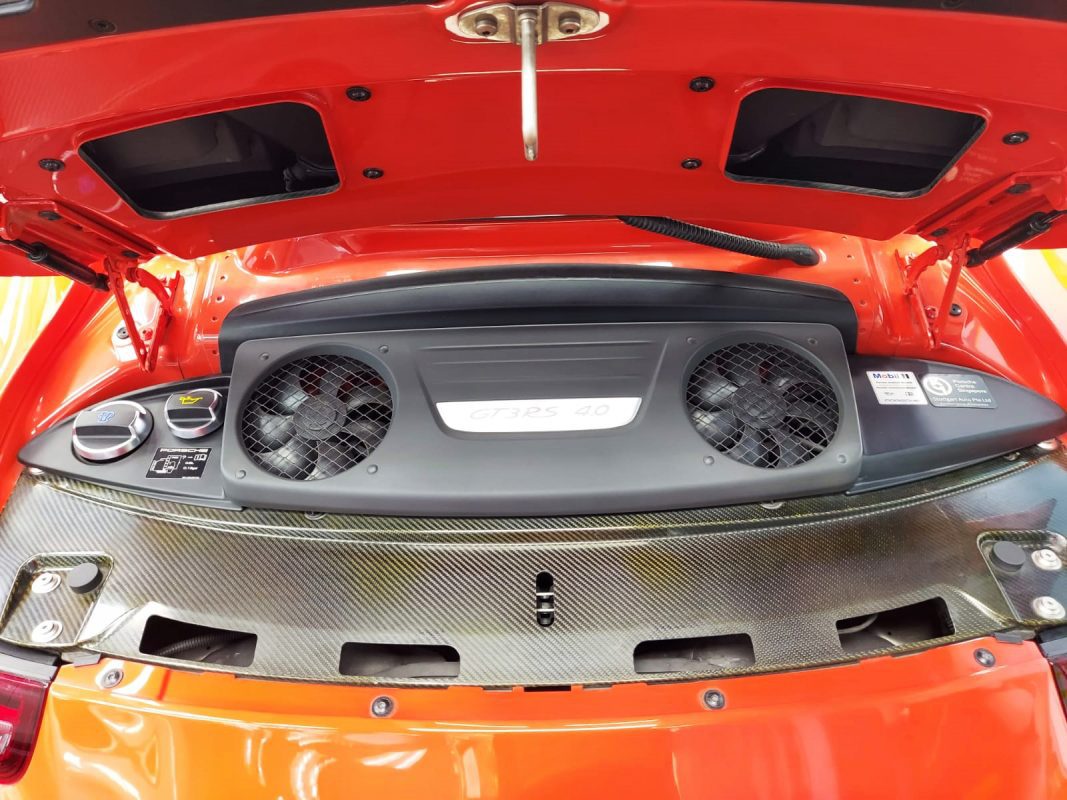 Detail of the Porsche 911 GT3 RS's bodywork sealed with ZeTough Ceramic.