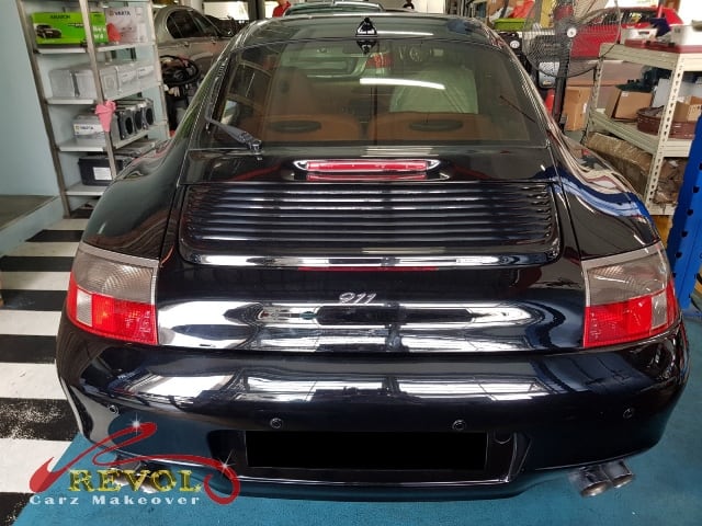Detail of the wheel arch and panel edge on the C4 Coupe.