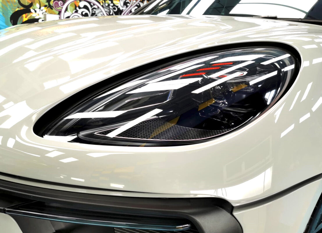 Glossy bodywork of the Porsche Macan after coating.