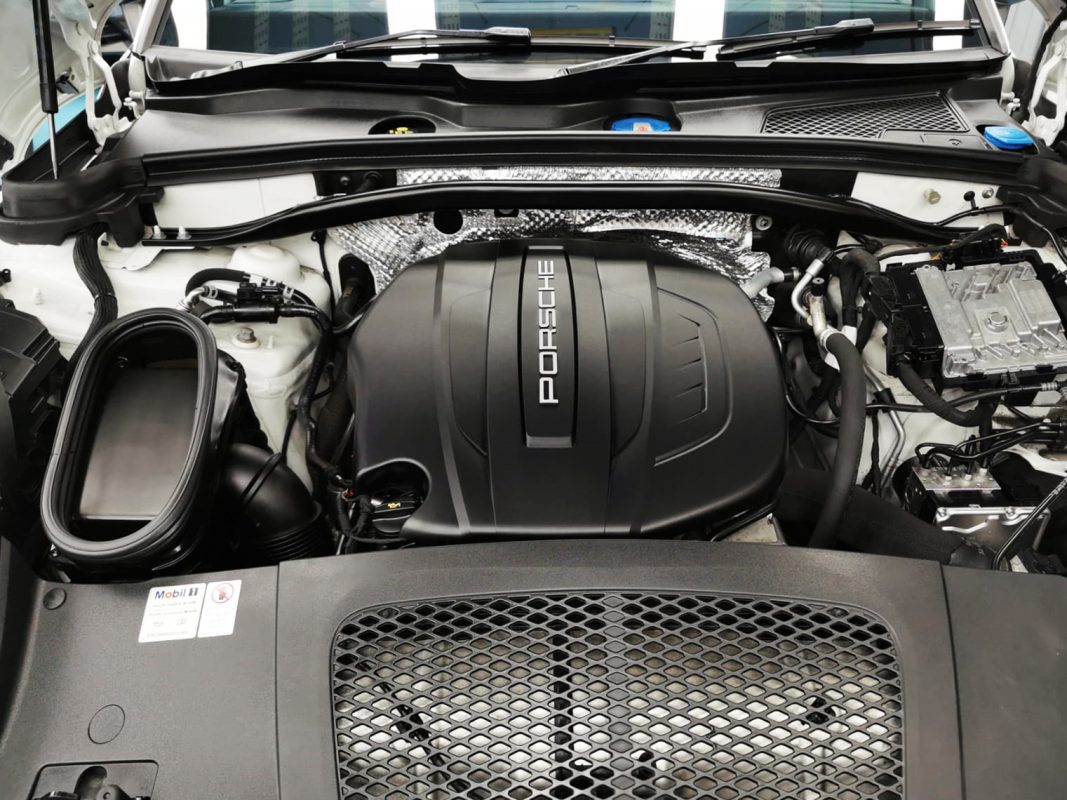 Detail of the Porsche Macan II's bodywork sealed with ZeTough Titanium.