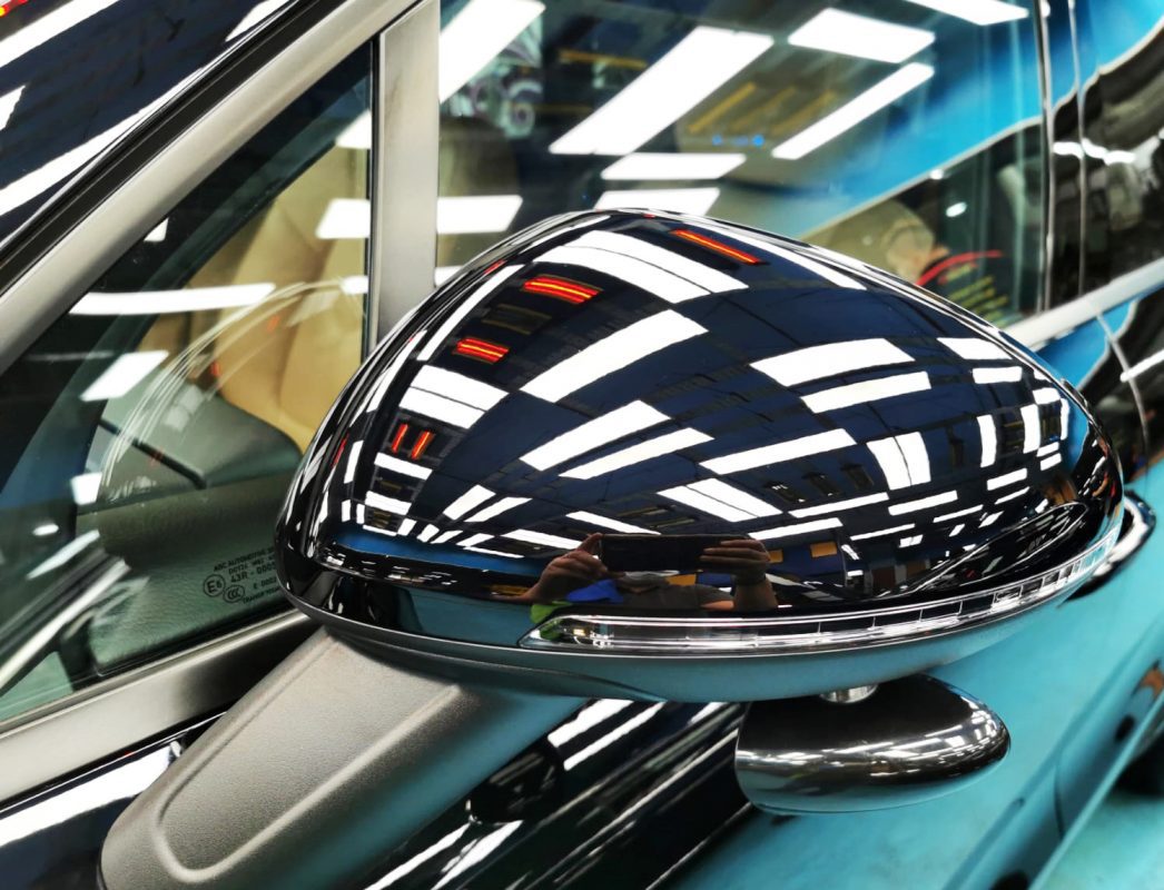 Side panel of the Porsche Macan with the ceramic finish locked in.