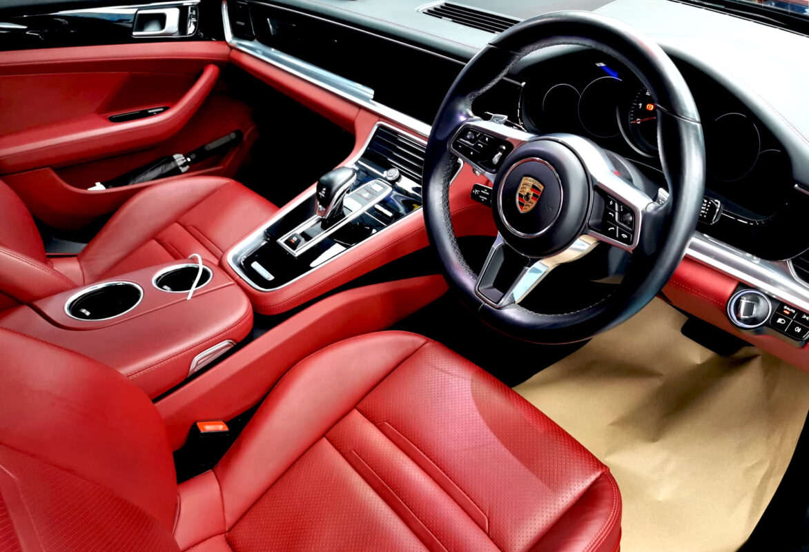 Detail of the body of the Panamera 4 with the ceramic finish.