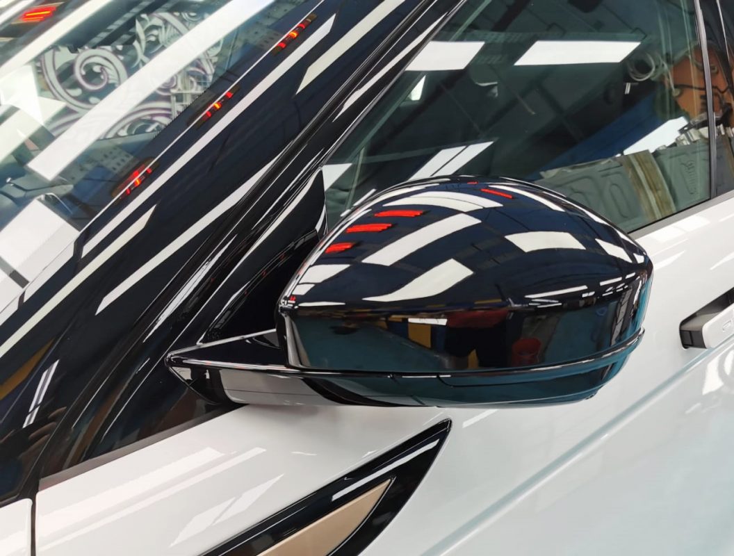 Side panel of the Evoque with the titanium finish locked in.