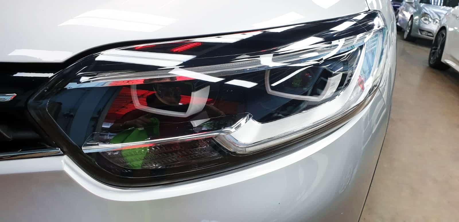 The Kadjar's coated paintwork showing clean reflections.