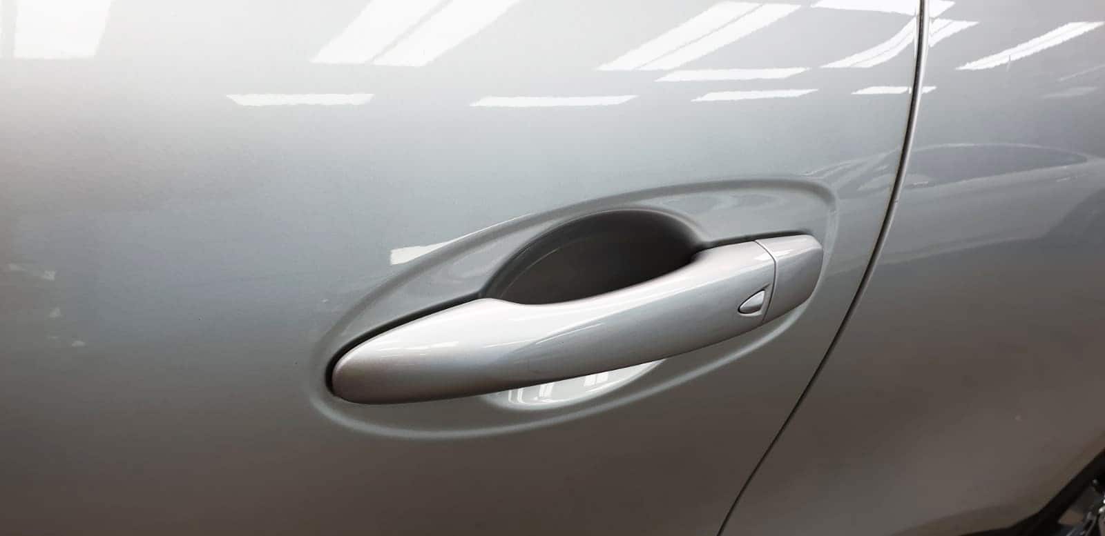 Side panel of the Renault Kadjar with the titanium finish locked in.