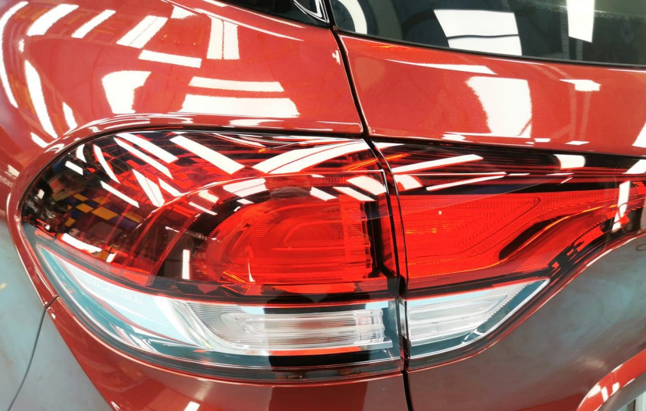 The Renault Scenic from a side angle after the ceramic coating.