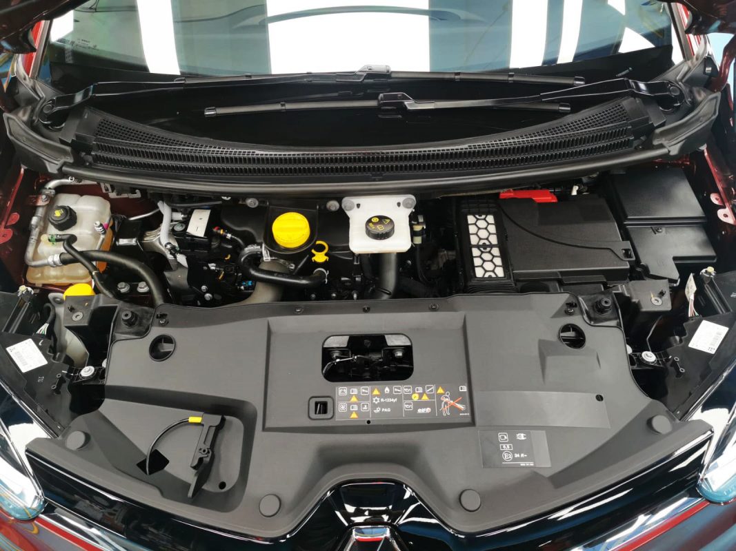 Side panel of the Renault Scenic with the ceramic finish locked in.