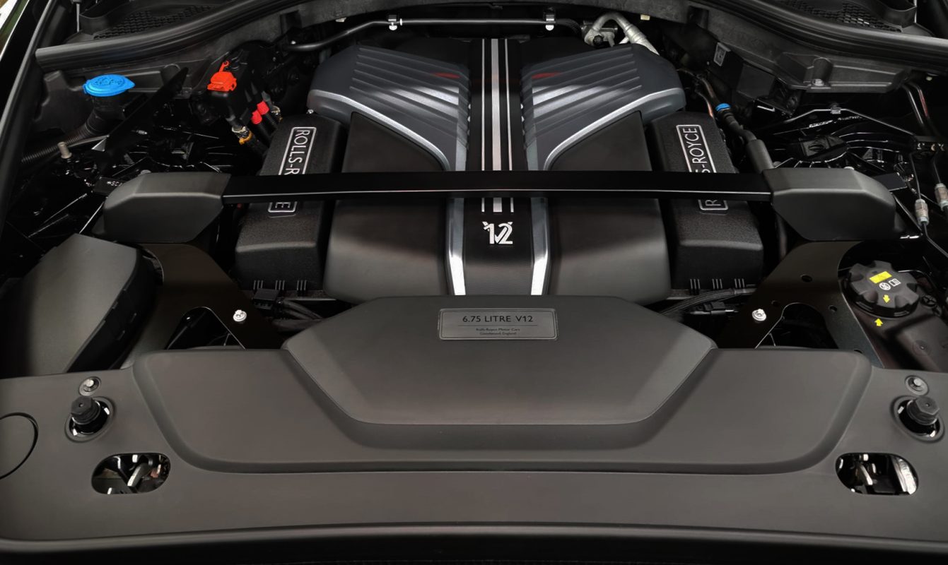 Detail of the Rolls-Royce Cullinan's bodywork sealed with ZeTough Titanium.