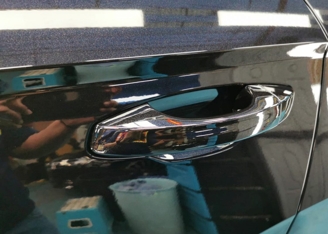 Front three-quarter view of the Skoda Karoq after coating.