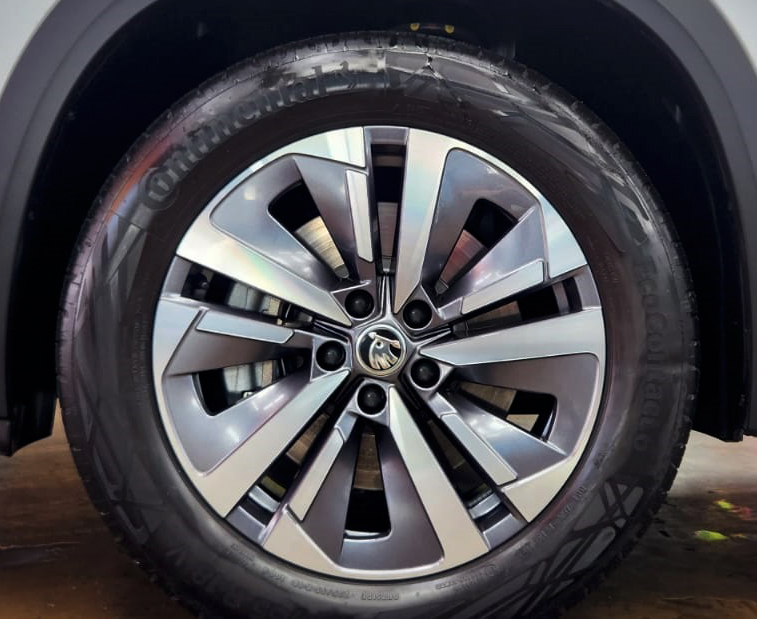 Wheel and panel edge detail on the coated Skoda Kodiaq.