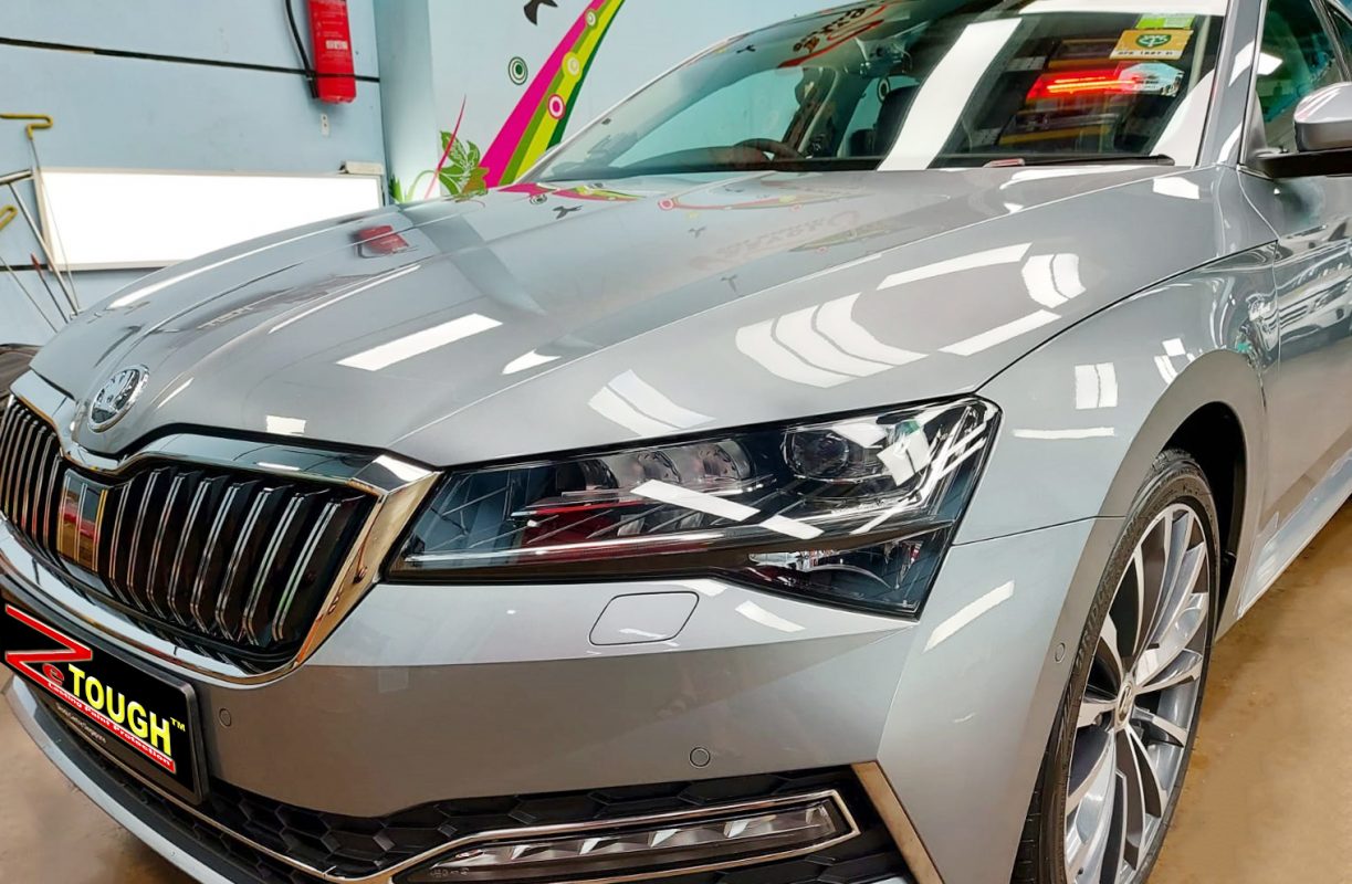 The Skoda Superb from a side angle after the ceramic coating.