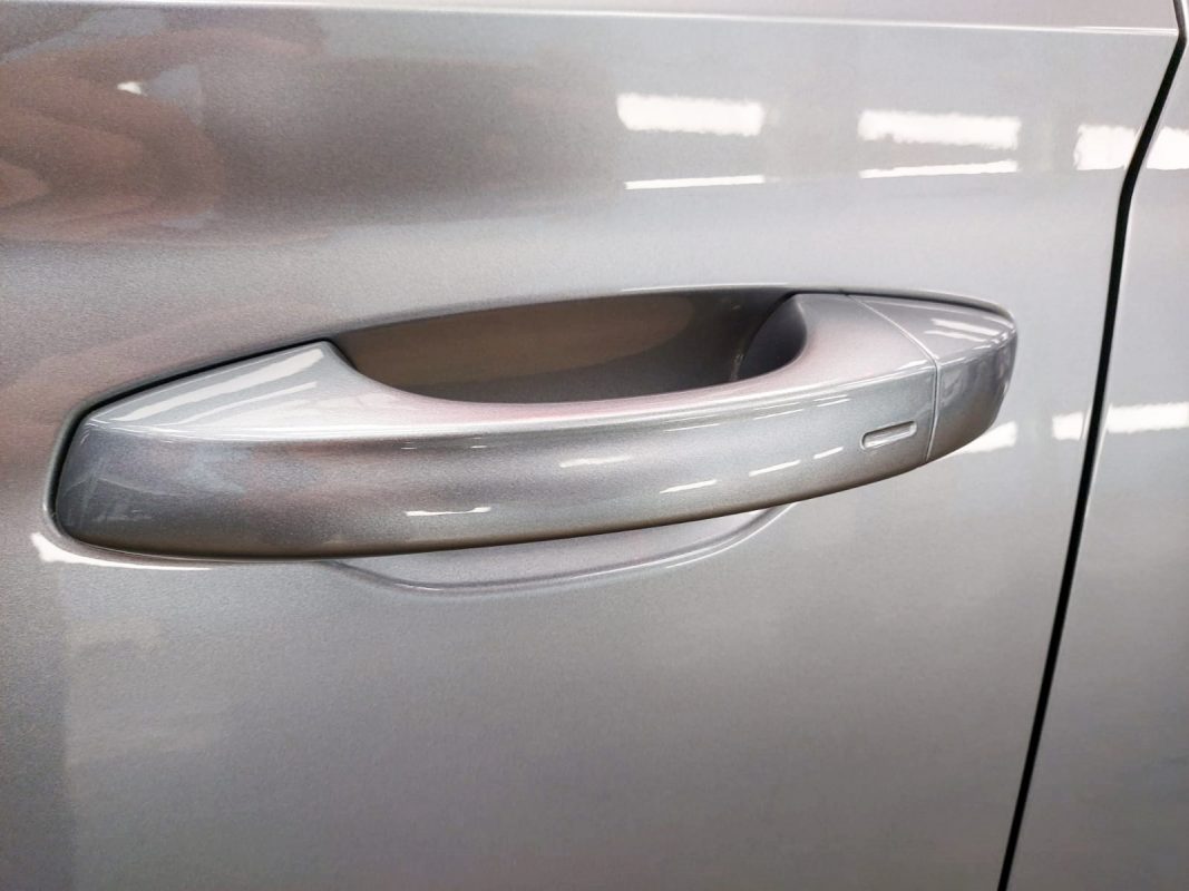 Front three-quarter view of the Skoda Superb after coating.