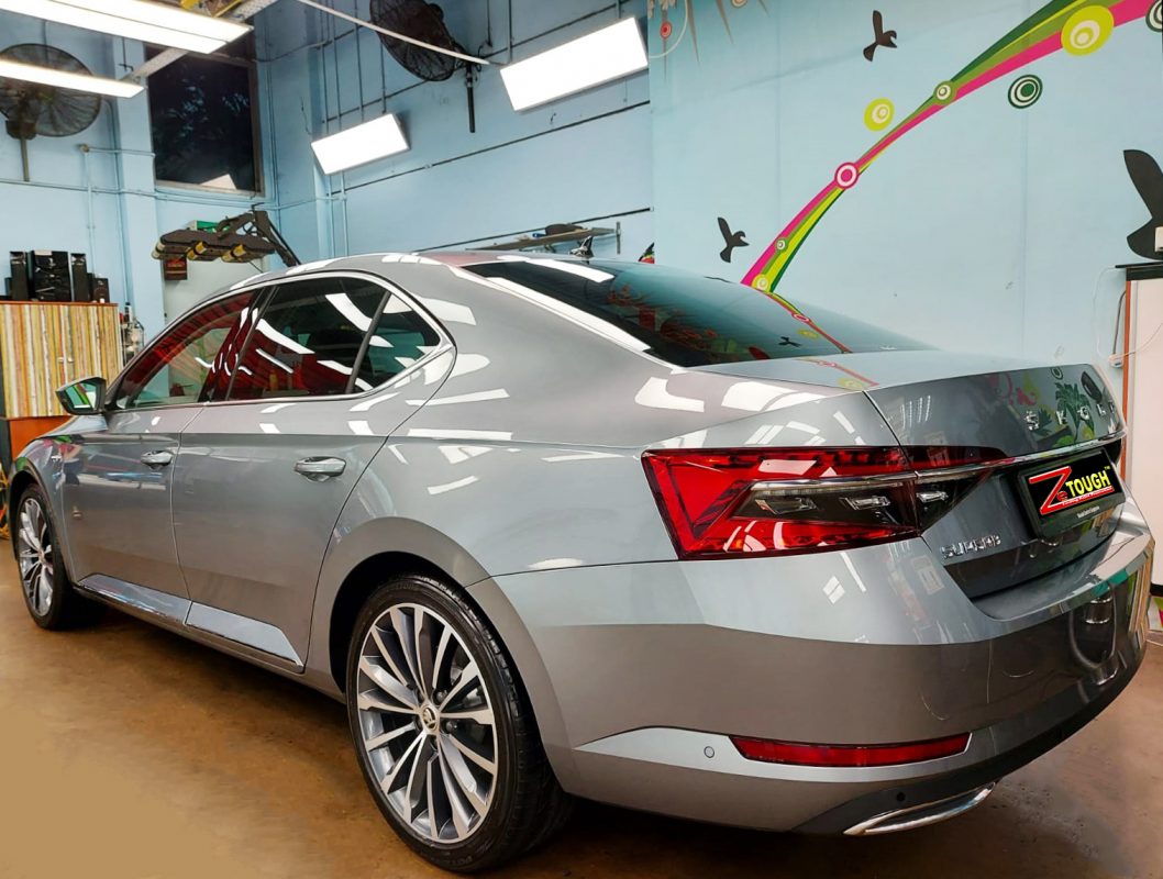 Rear quarter of the Superb, glossy and protected.