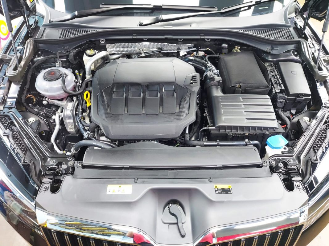 Detail of the Skoda Superb's bodywork sealed with ZeTough Titanium.