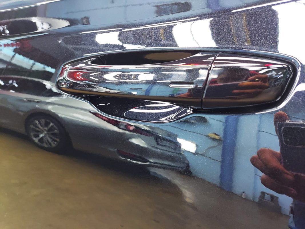 Front three-quarter view of the Skoda Superb after coating.
