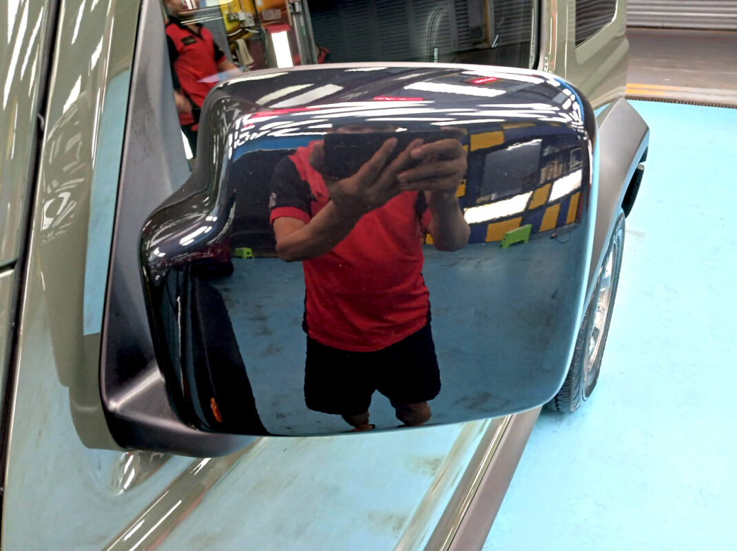 Side panel of the Suzuki Jimny with the ceramic finish locked in.