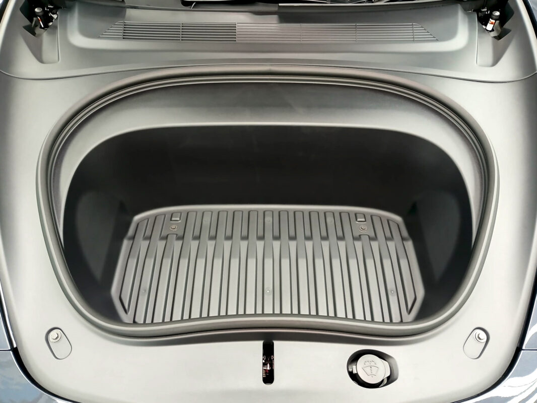 Detail of the Tesla Model 3's bodywork sealed with ZeTough Ceramic.