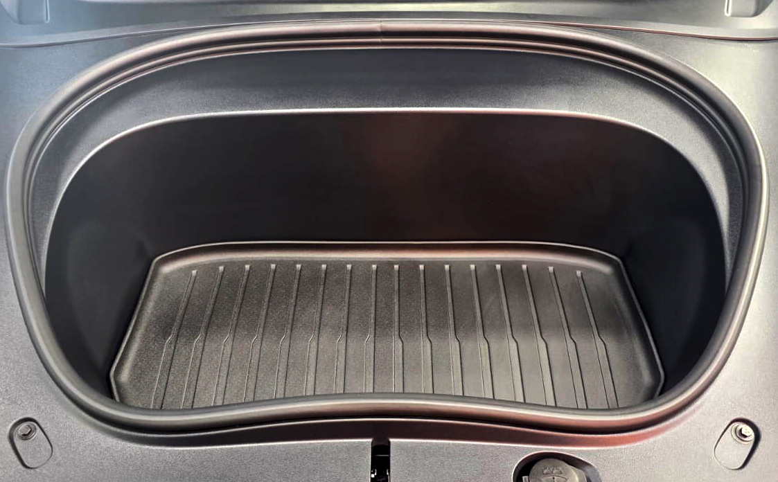 Detail of the Tesla Model 3's bodywork sealed with ZeTough Ceramic.